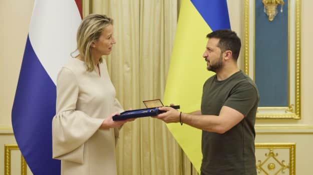 В Киев прибыла министр обороны Нидерландов и встретилась с Зеленским
