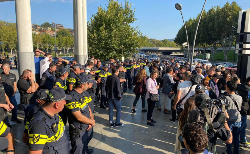 У здания Нацбанка Грузии прошла акция протеста