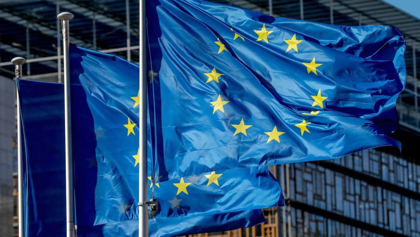 ЕС введет санкции против 19 судов, связанных с нефтью, газом