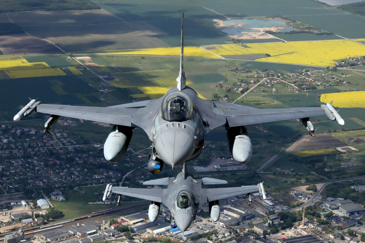 Bloomberg: უკრაინამ პირველი F-16–ები მიიღო