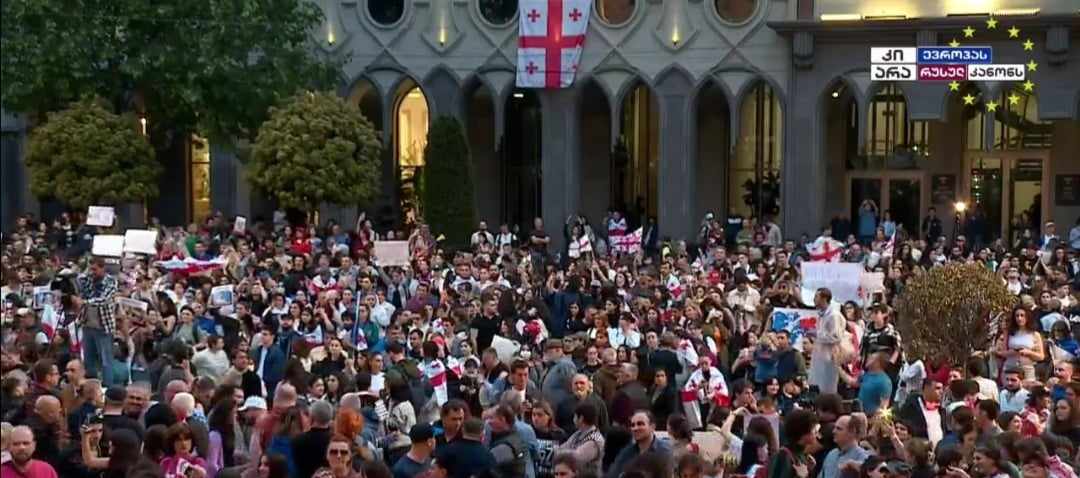 რუსთაველზე აქცია განახლდა, გზა გადაიკეტა