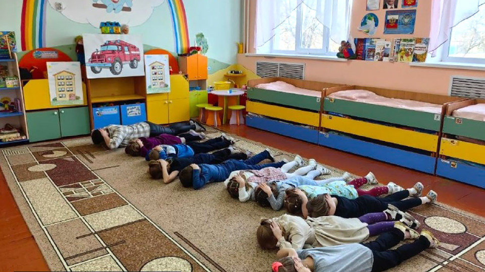 Детей в России начали массово готовить к ракетным ударам Украины