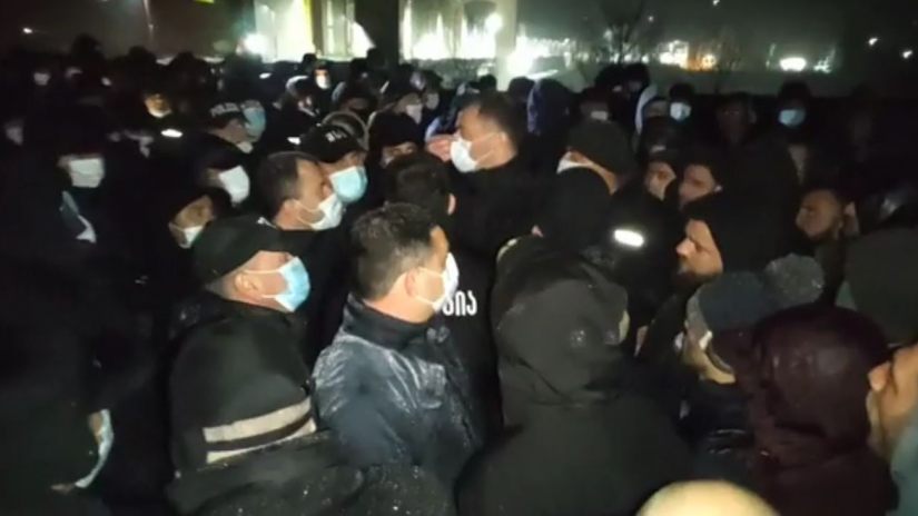 რიონის მცველებმა გზა გადაკეტეს
