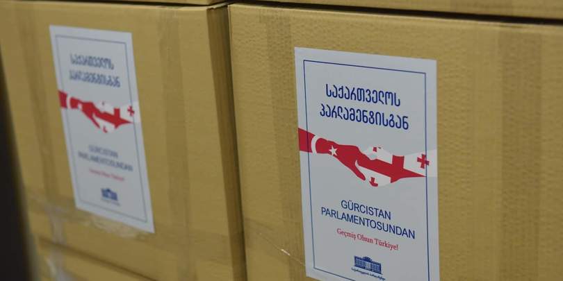 Собранный парламентом Грузии гуманитарный груз передан посольству Турции