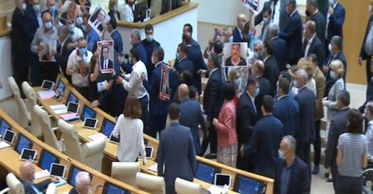 გომელაურს სიტყვით გამოსვლა შეაწყვეტინეს