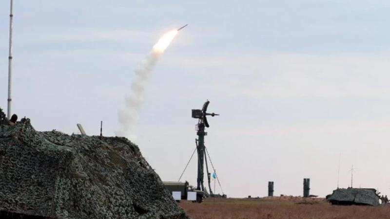 После ударов в Киеве начались пожары, пострадали два человека