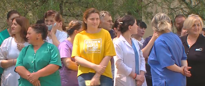 სამედიცინო სექტორის 300–მდე წარმომადგენელს ოთხთვიანი სახელფასო დავალიანების დაფარვას აქციის შემდეგ შეპირდნენ