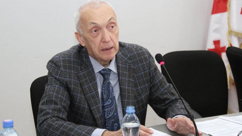 საქართველოში კორონავირუსის სამკურნალო საშუალებებიდან „პლაქვენილს“ ჯერ არ ამოიღებენ