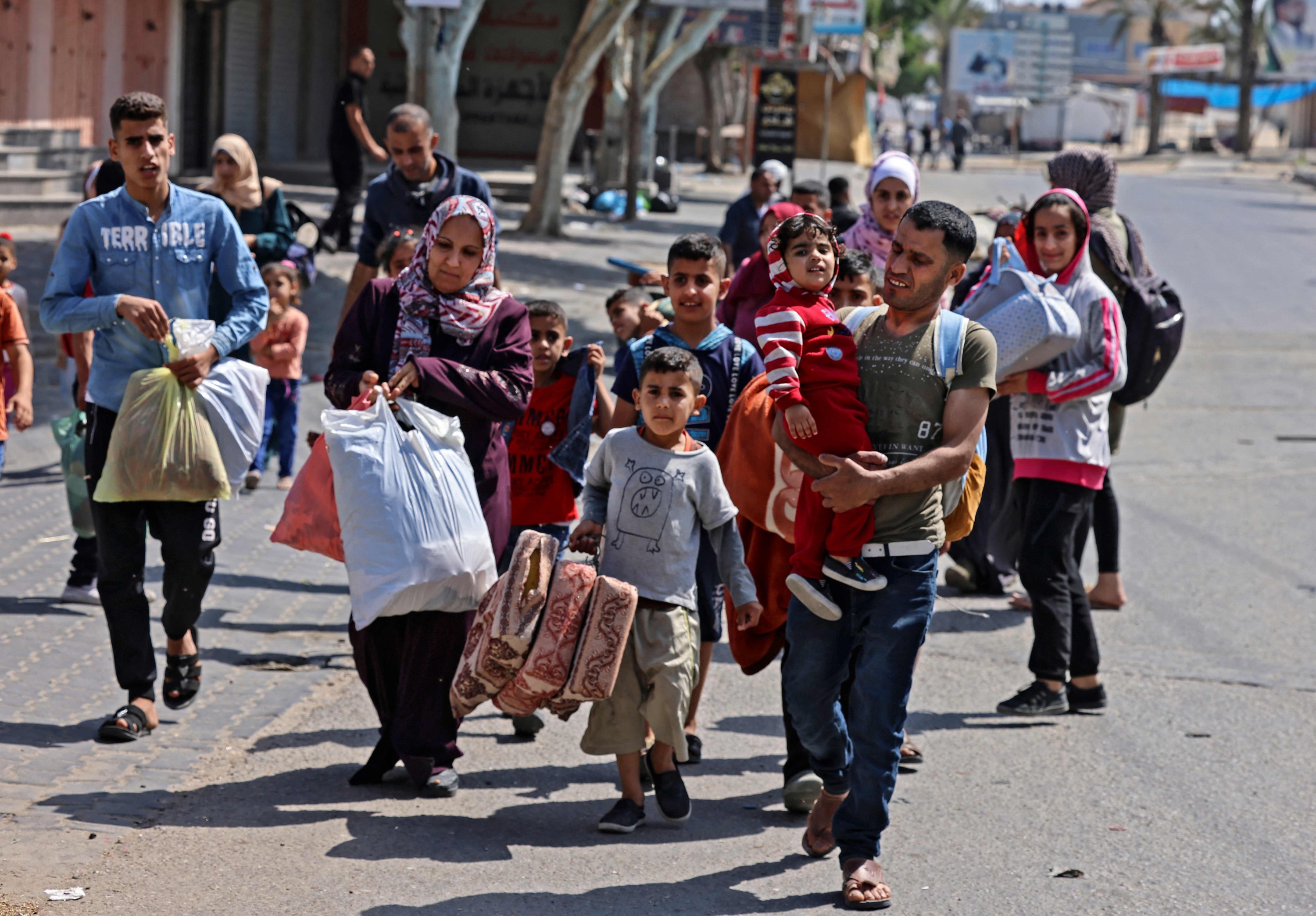 More than 52,000 Palestinians displaced in Gaza - U.N. aid agency