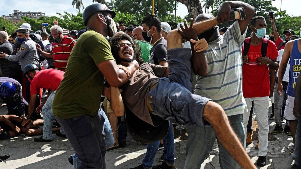 Cuba protests: Arrests after thousands rally against government