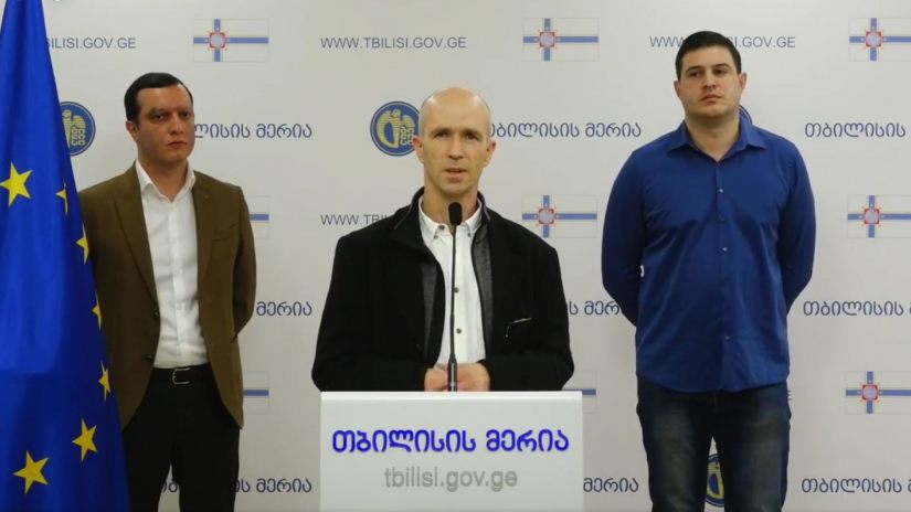 მოწვეული გეოლოგი: "შესაძლოა, მასშტაბური მეწყრის საწყისი ეტაპია"